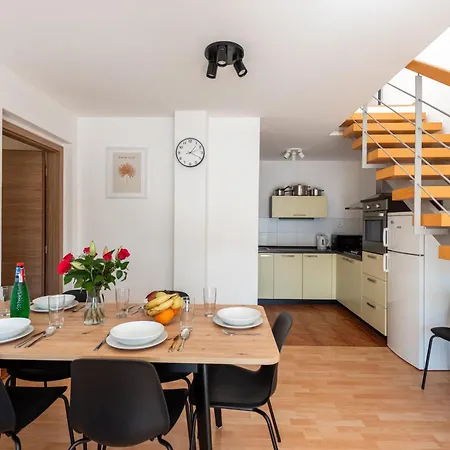 2-level With Large Balcony Apartamento
