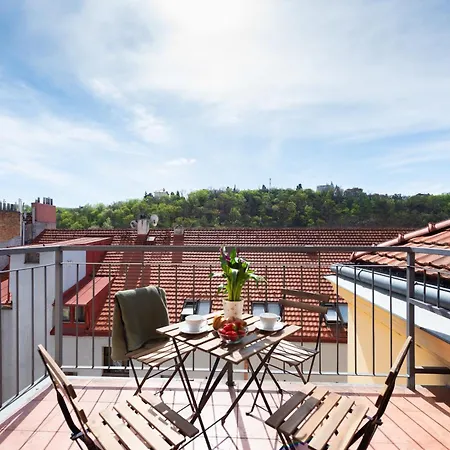 2-level With Large Balcony Apartamento