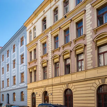 2-level With Large Balcony * 布拉格