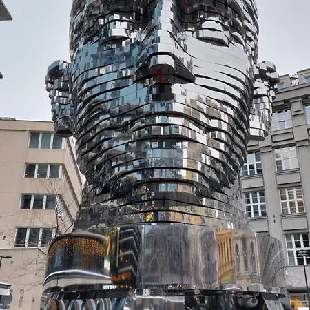 2-level With Large Balcony 布拉格