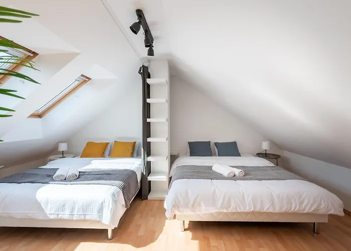 2-level With Large Balcony Lägenhet Prag