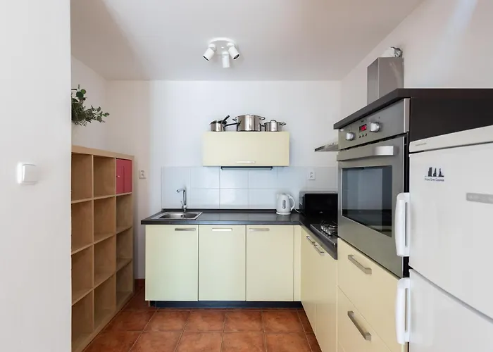 Apartment 2-level With Large Balcony