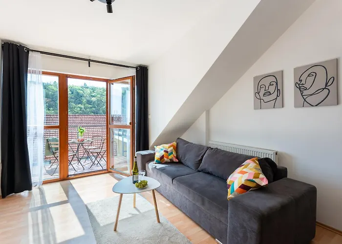 Apartment 2-level With Large Balcony *
